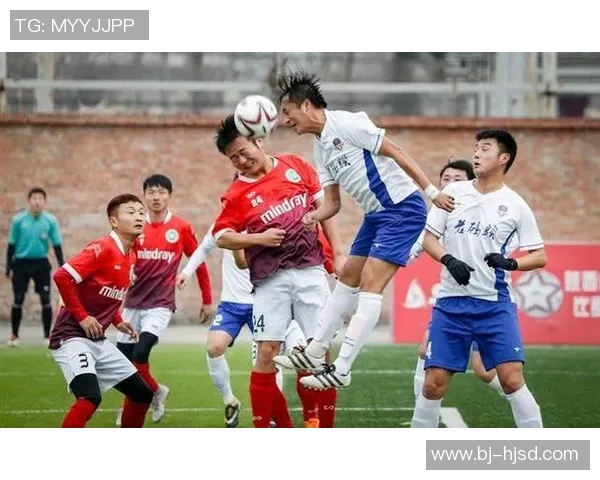 足球明星退役后的新生活揭秘从绿茵场到人生新篇章的精彩旅程